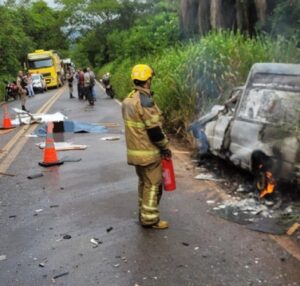 Motorista de carro funerário morre em acidente com funerário na MG-262, em Mariana - Foto: Divulgação/CBMMG