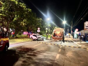 Motociclista é arremessada após acidente em Patos de Minas Motociclista é arremessada após acidente em Patos de Minas - Foto: Divulgação/CBMMG