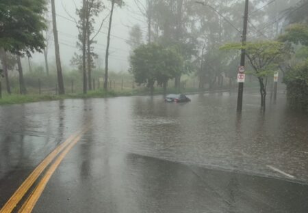 Inmet alerta para tempestades com granizo em 170 cidades de Minas Gerais Inmet alerta para tempestades com granizo em 170 cidades de Minas Gerais - Foto: Divulgação/Corpo de Bombeiros
