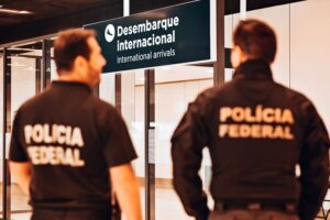 Polícia Federal prende dois foragidos da Justiça procurados pela Interpol em Confins - Foto: Divulgação/Policia Federal