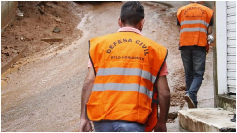 Problema técnico tira telefone da Defesa Civil de BH do ar; atendimento é feito pelo Samu Problema técnico tira telefone da Defesa Civil de BH do ar; atendimento é feito pelo Samu - Foto: Divulgação/PBH/Rodrigo Clemente