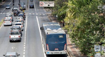 Avenidas João Pinheiro e Cristóvão Colombo, em BH, ganham faixas exclusiva de ônibus Avenidas João Pinheiro e Cristóvão Colombo, em BH, ganham faixas exclusiva de ônibus - Foto: Divulgação/PBH
