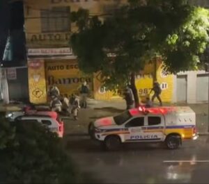 Idosa é atacada com golpe “mata-leão” durante assalto no bairro Gutierrez, em BH - Foto: Reprodução/Redes Sociais