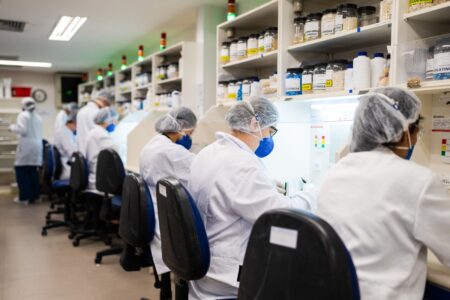 Uso de suplementos cresce entre adultos fisicamente ativos e pessoas focadas em envelhecimento saudável - Foto: Divulgação/Araujo