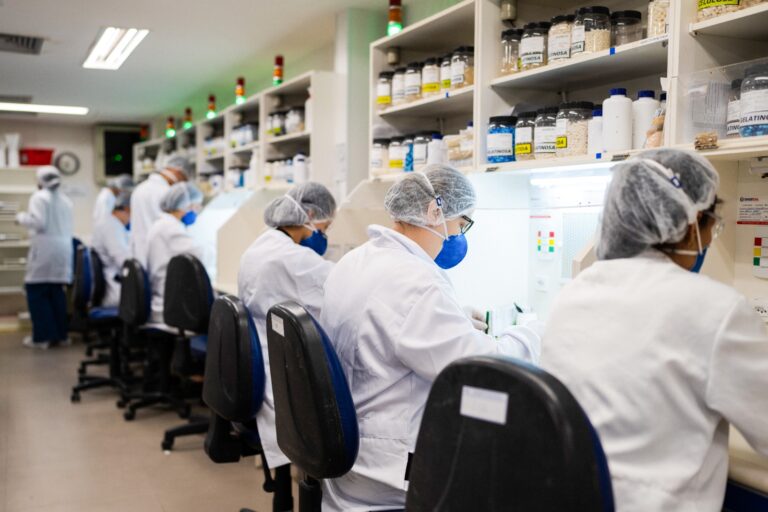 Uso de suplementos cresce entre adultos fisicamente ativos e pessoas focadas em envelhecimento saudável - Foto: Divulgação/Araujo