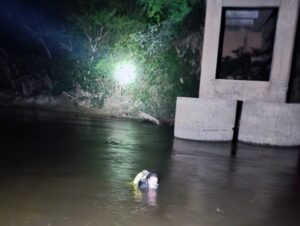 Menina de 11 anos morre afogada após cabeça d'água em rio de Santana de Pirapama - Foto: Divulgação/CBMMG