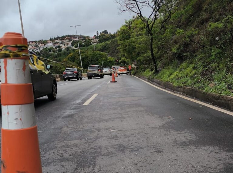BR: MGC-356 é parcialmente interditada por risco de queda de pedras - Foto: Divulgação/Defesa Civil de BH