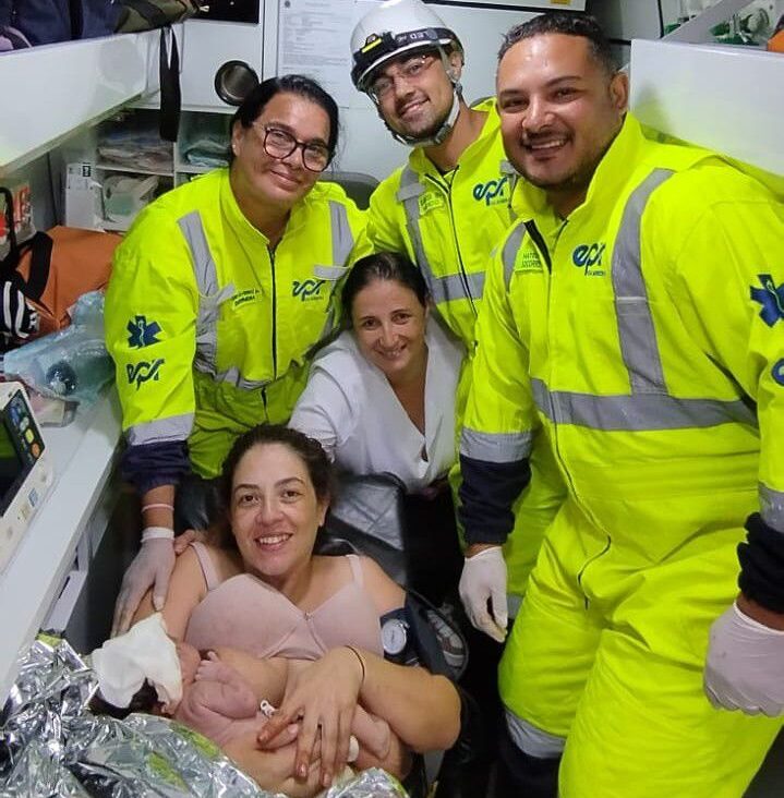 Bebê nasce dentro de ambulância da concessionária na BR-040, na Grande BH Bebê nasce dentro de ambulância da concessionária na BR-040, na Grande BH