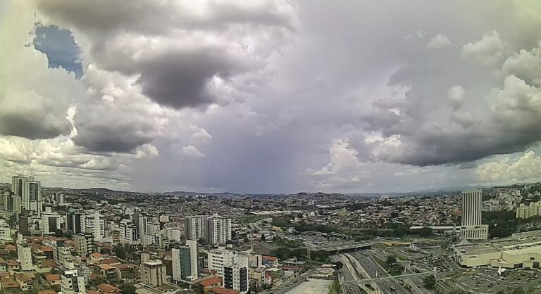 BH entra em alerta para chuva forte com risco de raios e ventos de até 50 km/h - Foto: Clima Ao Vivo