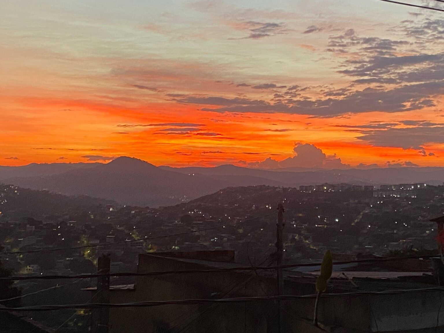 Vai chover em BH nesta sexta-feira (9)? Veja previsão do tempo Sol ou chuva? Veja a previsão do tempo em BH nesta segunda-feira (26) - Foto: Por Dentro de Minas