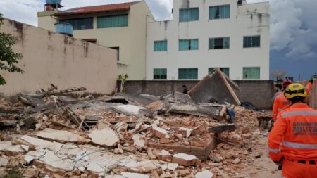 Trabalhador morre após desabamento durante demolição de imóvel em Divinópolis Trabalhador morre após desabamento durante demolição de imóvel em Divinópolis - Foto: Divulgação/CBMMG