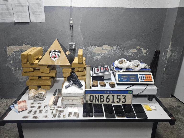 Quatro são presos por tráfico de drogas em operação da PM na Rua Sapucaí, em BH - Foto: Divulgação/PMMG