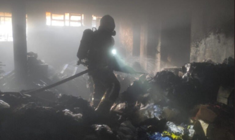 Incêndio atinge fábrica de costura na bairro Nova Gameleira, em BH - Foto: Divulgação/Corpo de Bombeiros