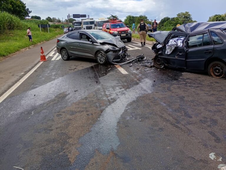 Acidente frontal deixa um morto na MGC-491, em São Sebastião do Paraíso - Foto: Divulgação/CBMMG