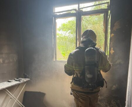 Incêndio destrói apartamento no bairro Califórnia, em BH - Foto: Divulgação/CBMMG