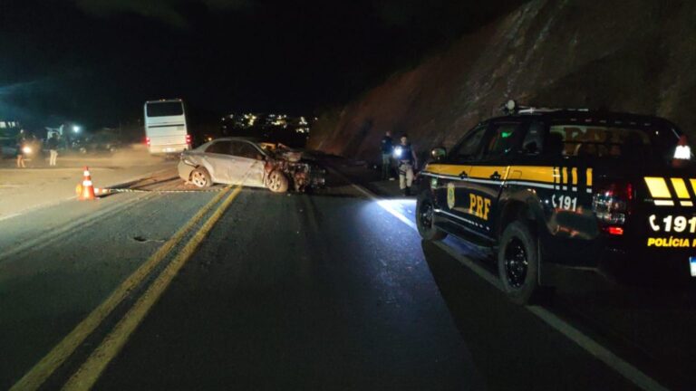 Acidente frontal deixa dois mortos na BR-381, em Governador Valadares Colisão frontal deixa dois mortos na BR-381, em Governador Valadares - Foto: Reprodução