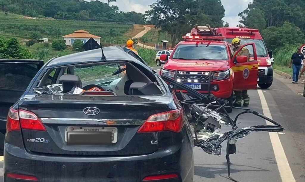 Casal e filha de 7 anos morrem em acidente na BR-491, em Guaxupé 1 Tragédia na BR-491: casal e filha de 7 anos morrem em acidente em Guaxupé - Foto: Divulgação/Corpo de Bombeiros