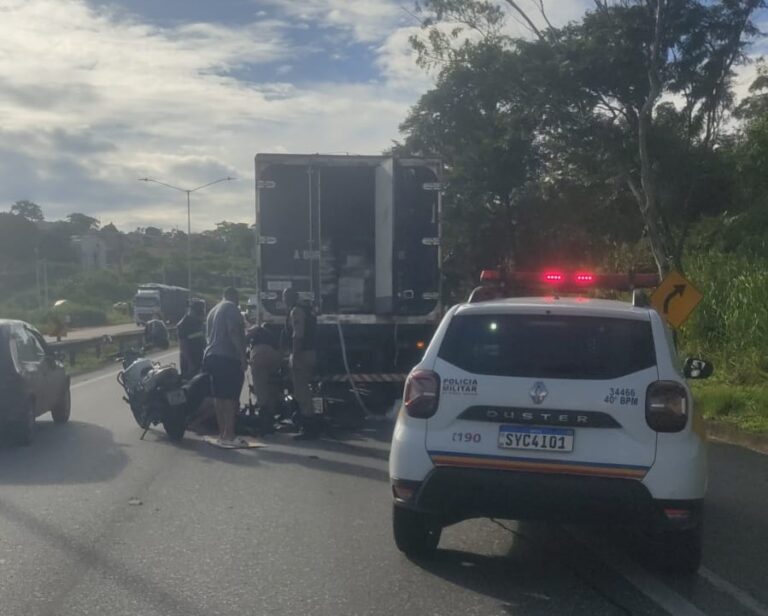 Motociclista morre após acidente com caminhão na BR-040, em Ribeirão das Neves - Foto: Reprodução/Redes Sociais