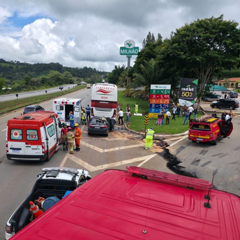 Acidente entre carro e ônibus deixa um morto na BR-262, em Florestal Acidente entre carro e ônibus deixa um morto na BR-262, em Florestal - Foto: Divulgação/CBMMG