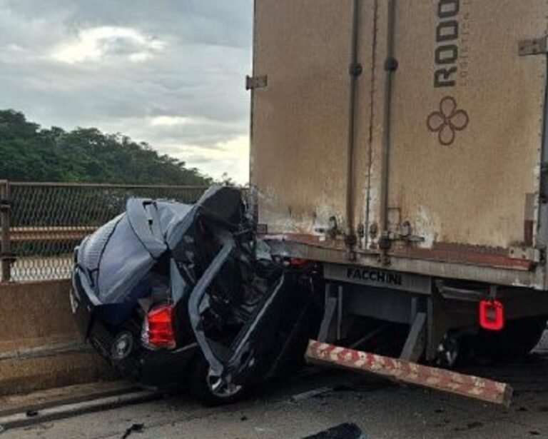 Acidente entre carretas e carros deixa mulher morta na BR-381 - Foto: Reprodução/Redes Sociais