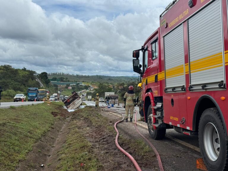 Motorista de caminhão-tanque fica ferido após acidente na BR-262, em Juatuba - Foto: Divulgação/CBMMG