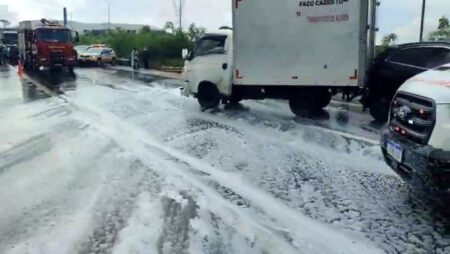 Duas pessoas ficam feridas após acidente na MG-010, em Vespasiano Duas pessoas ficam feridas após acidente na MG-010, em Vespasiano - Foto: Divulgação/CBMMG