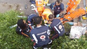 Homem morre e mulher fica ferida em acidente de moto em Ouro Preto