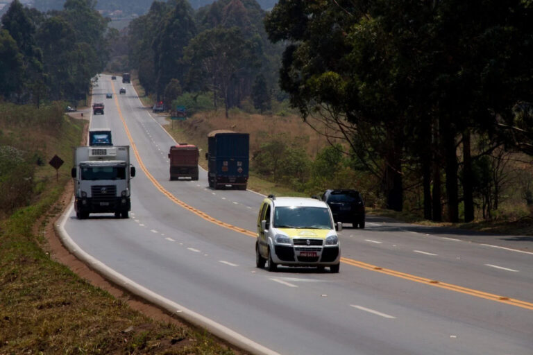 ANTT autoriza instalação de 75 novos radares na BR-040 entre BH e Juiz de Fora ANTT autoriza instalação de 75 novos radares na BR-040 entre BH e Juiz de Fora