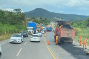 Obras e retoro do Carnaval deixa trânsito fica lento na BR-381 - Foto: Reprodução/Redes Sociais