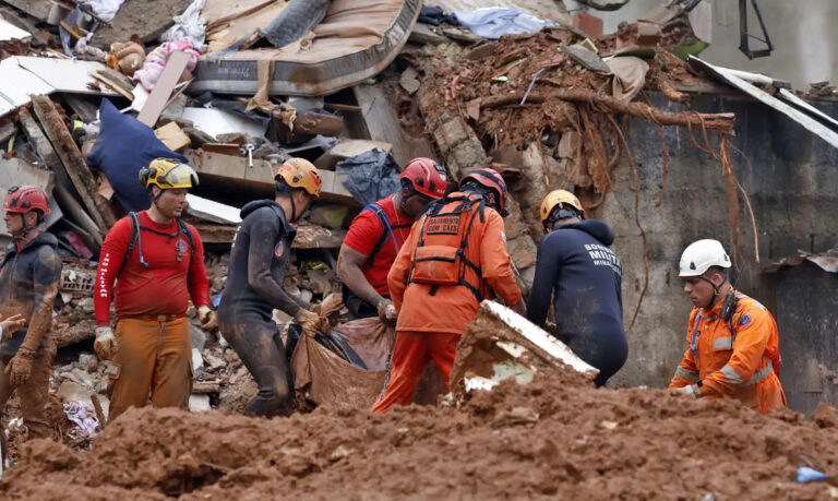 Sobe para 70 o número de mortos pelas chuvas em Juiz de Fora e Ubá - Foto: Tânia Rêgo/Agência Brasil