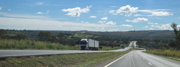 Rodovias mineiras terão restrição de veículos pesados durante o Carnaval 2026 - Foto: Divulgação/DER-MG