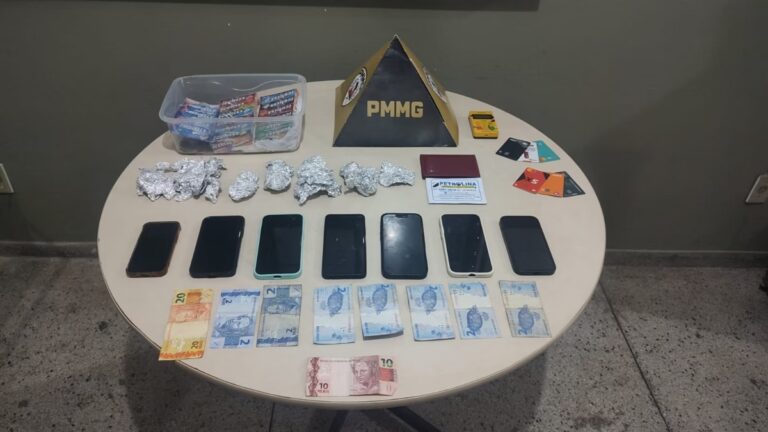 Dupla é presa suspeita de furtar celulares durante o Carnaval em BH Dupla é presa suspeita de furtar celulares durante o Carnaval em BH - Foto: Divulgação/PMMG