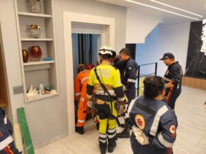 Técnico fica ferido em acidente durante manutenção de elevador em BH - Foto: Divulgação/CBMMG