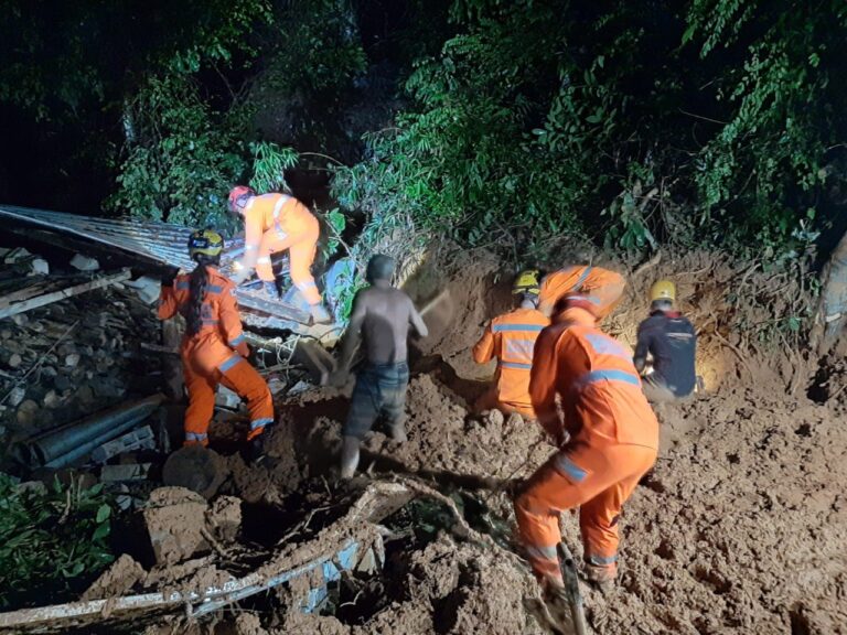 Homem morre soterrado após fortes chuvas em Muriaé - Foto: Divulgação/CBMMG