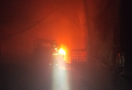 Incêndio atinge galpão de resíduos no bairro Jardinópolis, em BH - Foto: Divulgação/CBMMG