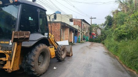 Chuva provoca queda de nove árvores e deixa moradores ilhados na Grande BH queda barreira avenida country club