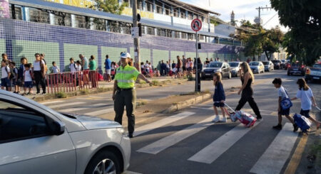 BH inicia operação Volta às Aulas com 200 agentes para reforçar segurança no trânsito - Foto: Divulgação/PBH