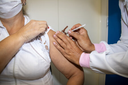 MG amplia vacinação contra dengue para profissionais da saúde - Foto: Divulgação/Carol Souza / SES-MG