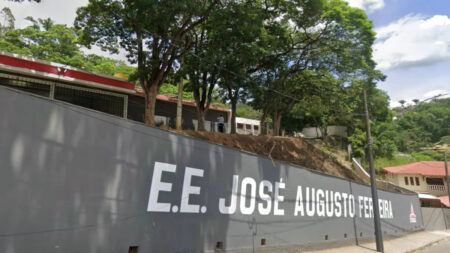Adolescentes são apreendidos após ameaça com arma de airsoft em escola de MG - Reprodução / Google Street View