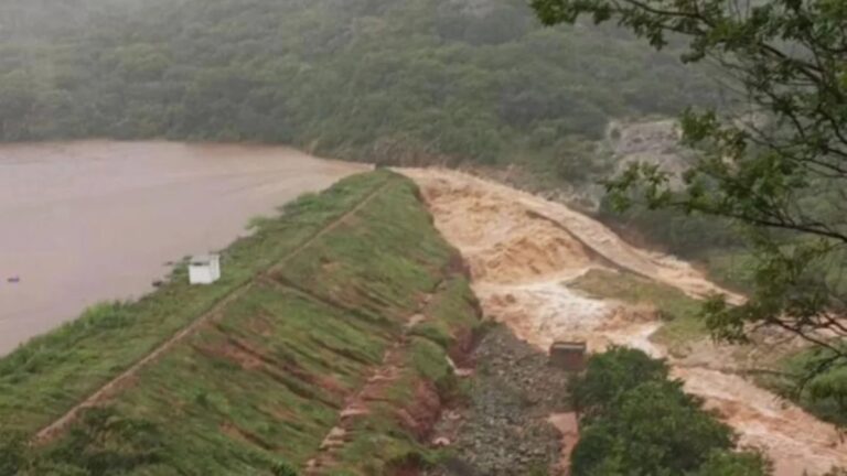 Defesa Civil emite alerta extremo por risco de rompimento de barragem em Porteirinha Defesa Civil emite alerta extremo por risco de rompimento de barragem em Porteirinha - Foto: Reprodução/Redes Sociais