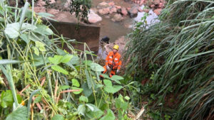 Buscas por jovem arrastado por enxurrada em Sabará entram no segundo dia - Foto: Divulgação/Corpo de Bombeiros