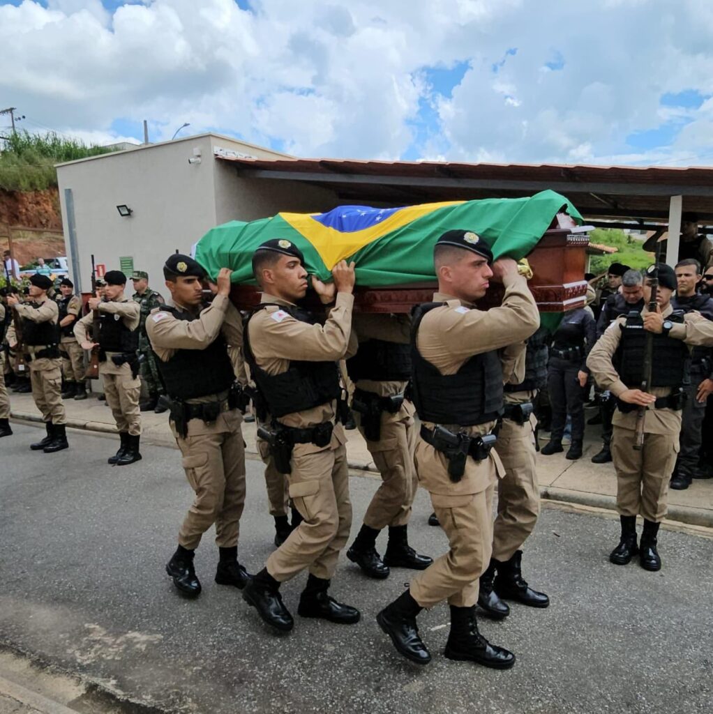 Sargento da PM morto em emboscada é sepultado em Campo Belo (MG) Sargento da PM morto em emboscada é sepultado em Campo Belo (MG) - Foto: Divulgação/PMMG