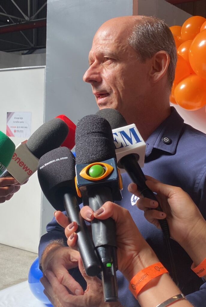 Júlio Freitas, diretor-geral do Metrô BH, durante entrevista - Foto: Por Dentro de Minas