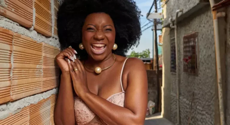 Sambista Adriana Araújo sofre aneurisma cerebral e é internada em estado grave em BH - Foto: Ronald Nascimento