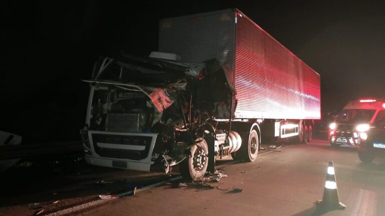 Motorista de carreta fica ferido após acidente na BR-381, em Caeté Motorista de carreta fica ferido após acidente na BR-381, em Caeté - Foto: Divulgação/CBMMG