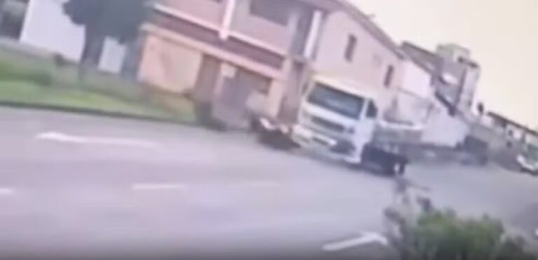 “Influencer do grau” se envolve em acidente grave durante fuga da polícia em Patos de Minas “Influencer do grau” se envolve em acidente grave durante fuga da polícia em Patos de Minas - Foto: Reprodução/Redes Sociais