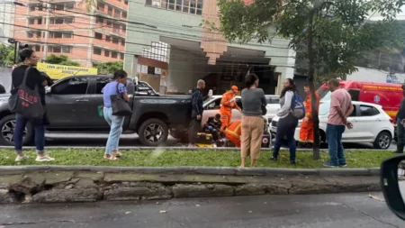 Motorista passa mal ao volante, bate em carro e morre na Avenida do Contorno, em BH - Foto: Reprodução