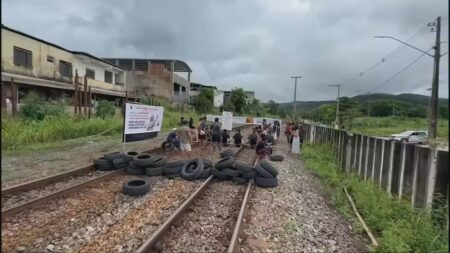 Trem Vitória a Minas é suspenso após interdição de ferrovia em Resplendor - Foto: Reprodução/Redes Sociais