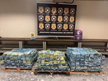 PF realiza operação contra quadrilha após apreensão de cocaína em Confins (MG) - Foto: Divulgação/Polícia Federal