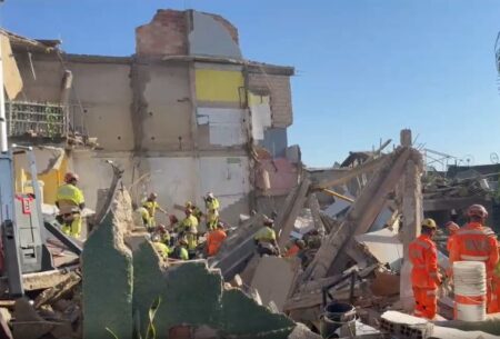 Idoso de 87 anos é resgatado com vida após desabamento de casa de repouso em BH - Foto: Divulgação/CBMMG